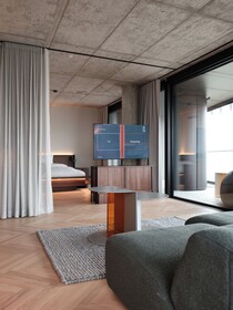 The Zipper Hotel And Apartments