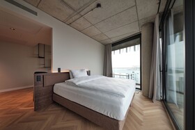 The Zipper Hotel And Apartments