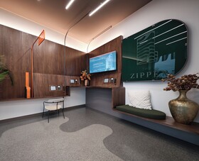 The Zipper Hotel And Apartments