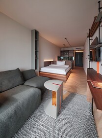 The Zipper Hotel And Apartments