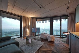 The Zipper Hotel And Apartments