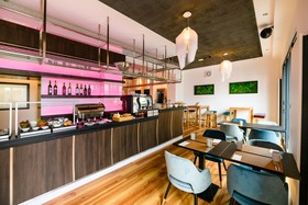 Nikii Hotel & Restaurant
