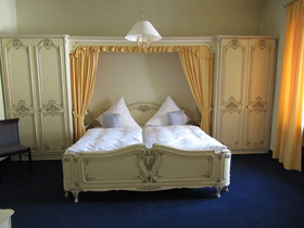 Hotel Zur Krone Hachenburger Brauerei-Ausschank