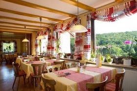 Gaststätte - Pension Trifelsblick
