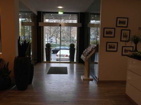 Attache an der Messe