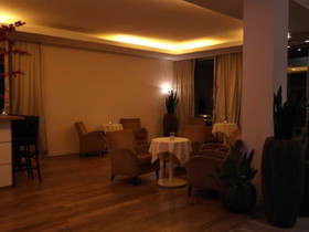 Attache an der Messe