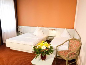 Attache an der Messe