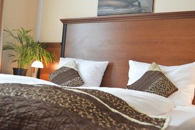City Hotel West