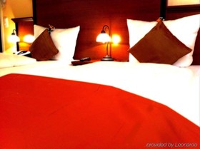 City Hotel West