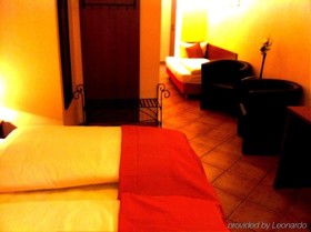 City Hotel West