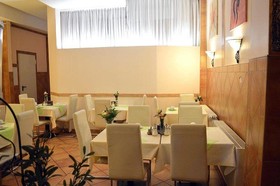 City Hotel West
