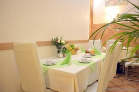 City Hotel West