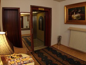 Hotel Ravel International