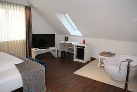 Höll am Main Hotel