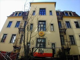 Louise 20 Hostel
