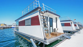 WELL Hausboote