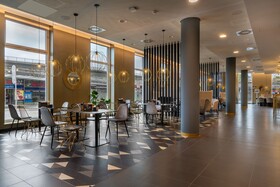 Holiday Inn - the niu, Ridge Halle Central Station
