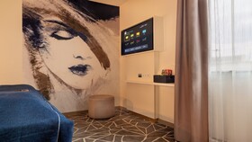 Holiday Inn - the niu, Ridge Halle Central Station
