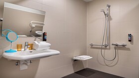 Holiday Inn - the niu, Ridge Halle Central Station