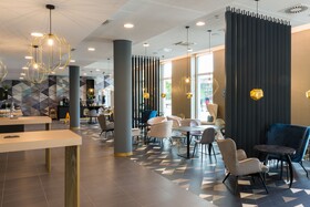 Holiday Inn - the niu, Ridge Halle Central Station