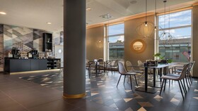 Holiday Inn - the niu, Ridge Halle Central Station