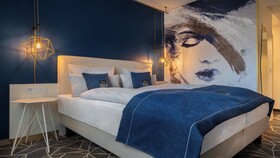 Holiday Inn - the niu, Ridge Halle Central Station