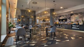 Holiday Inn - the niu, Ridge Halle Central Station