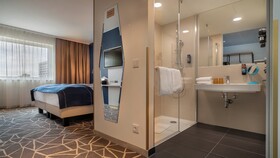 Holiday Inn - the niu, Ridge Halle Central Station