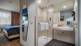 Holiday Inn - the niu, Ridge Halle Central Station