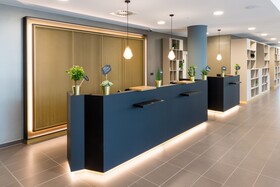Holiday Inn - the niu, Ridge Halle Central Station