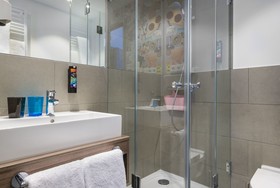 Holiday Inn - the niu, Welly Kiel