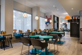 Holiday Inn - the niu, Welly Kiel