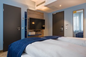 Holiday Inn - the niu, Welly Kiel