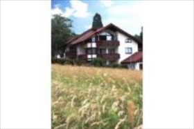 Rebekka mit Haus am Brühl