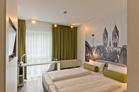 Super 8 by Wyndham Freiburg