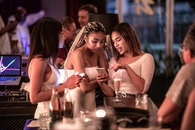 Zi Hotel & Lounge