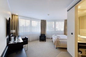Zi Hotel & Lounge