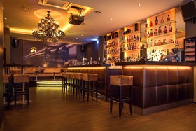Zi Hotel & Lounge