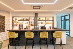 Central Hotel & Lounge