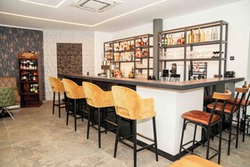 Central Hotel & Lounge