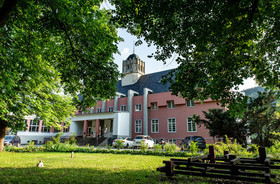Haus des Volkes Das Bauhaushotel