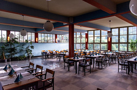 Haus des Volkes Das Bauhaushotel