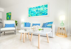 Coral House by CanaBay Hotels