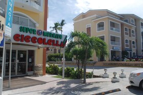 Florisel Apartments