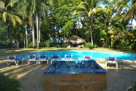 Villa Oceania Hotel & Villas