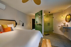 Catalina Tropical Lodge