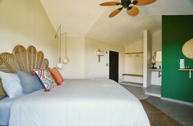 Catalina Tropical Lodge