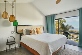 Catalina Tropical Lodge