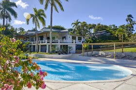 Catalina Tropical Lodge