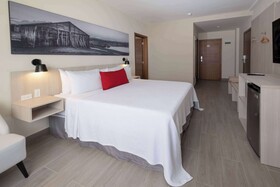 Super 8 by Wyndham Manzanillo